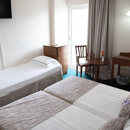 Hotel Glarentza 3*
