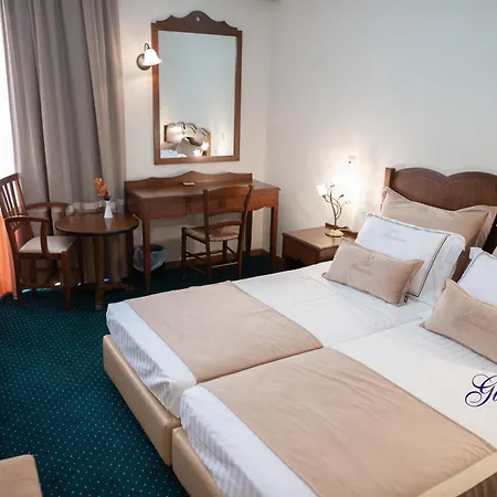 Glarentza ホテル 3*