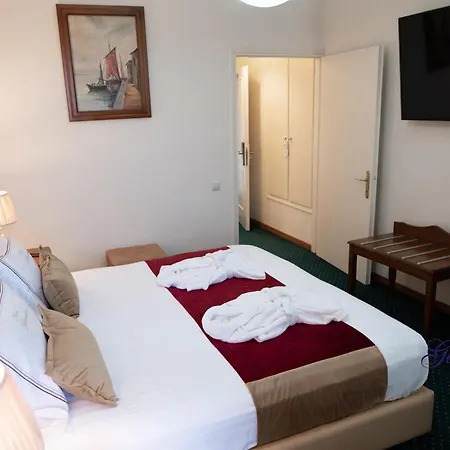 ホテル Glarentza 3*