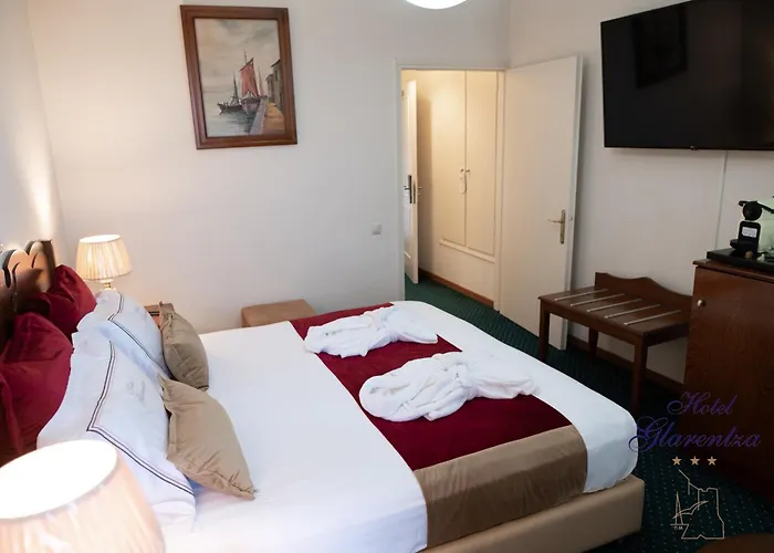 Hotel Glarentza 3*